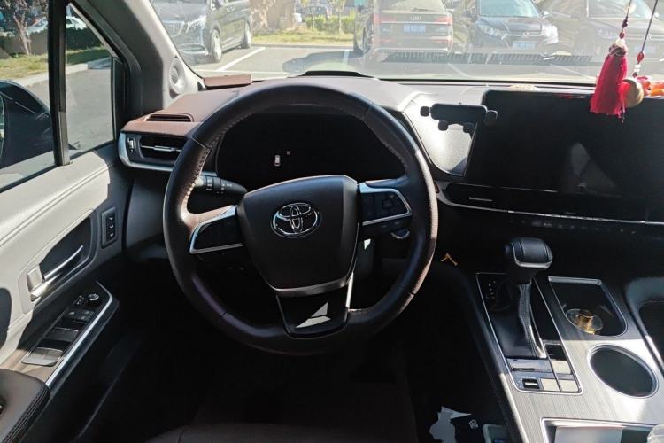 Used Toyota SIENNA 2021 2.5L Hybrid Platinum Edition Steering Wheel
