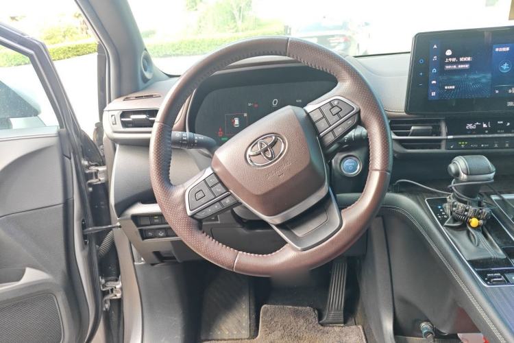 Used Toyota SIENNA 2021 2.5L Hybrid Platinum Edition Steering Wheel