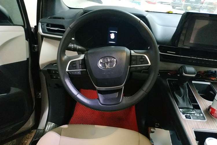 Used Toyota SIENNA 2021 2.5L Hybrid Luxury Edition Steering Wheel