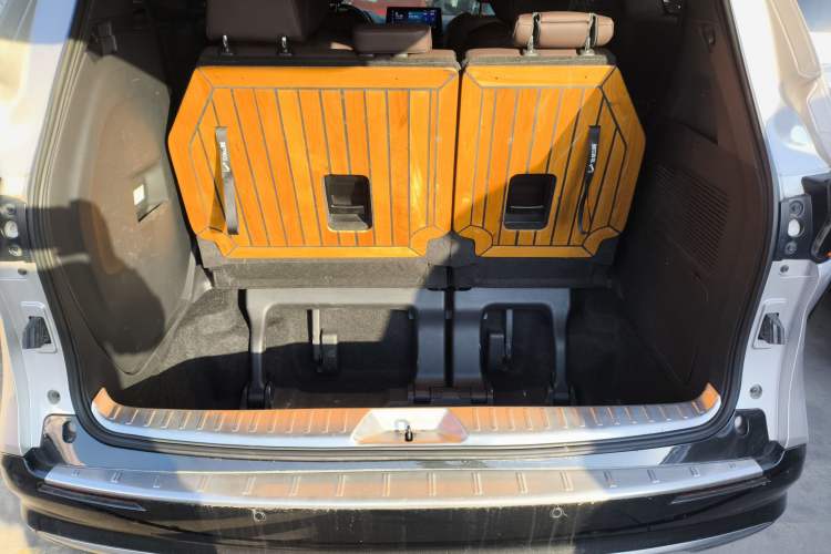 Used Toyota SIENNA 2021 2.5L Hybrid Platinum Edition Trunk