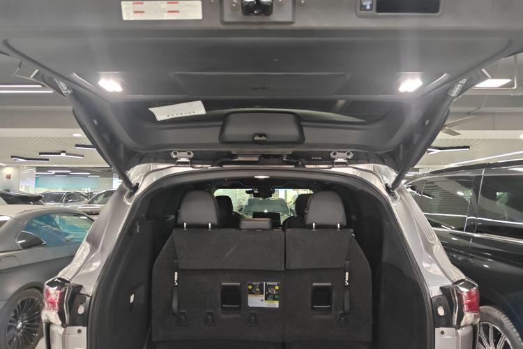 Used Toyota SIENNA 2021 2.5L Hybrid Platinum Edition Trunk