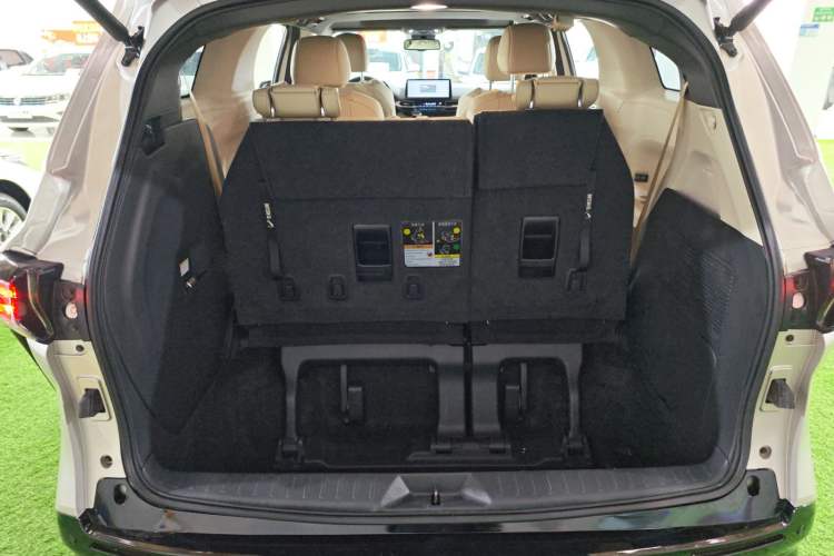 Used Toyota SIENNA 2021 2.5L Hybrid Luxury Edition Trunk