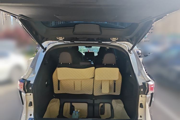 Used Toyota SIENNA 2021 2.5L Hybrid Platinum Edition Trunk