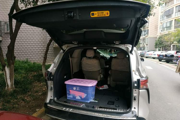 Used Toyota SIENNA 2021 2.5L Hybrid Luxury Edition Trunk