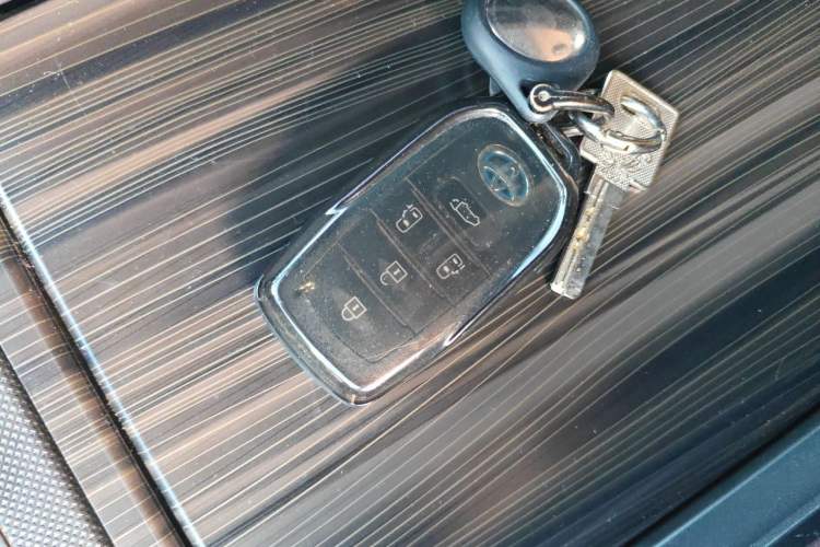 Used Toyota SIENNA 2021 2.5L Hybrid Platinum Edition Vehicle Key