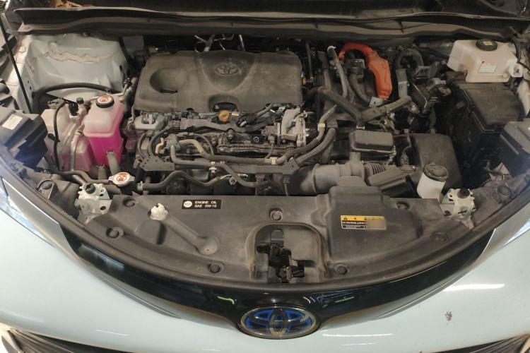Used Toyota SIENNA  Engine Bay