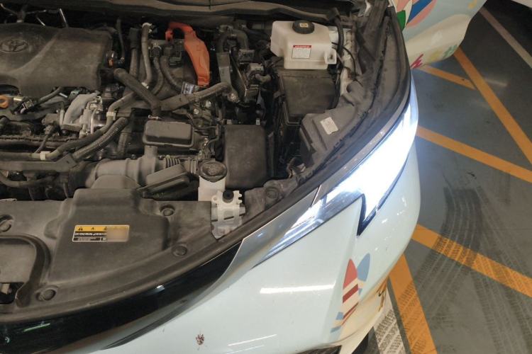 Used Toyota SIENNA  Engine Bay Left