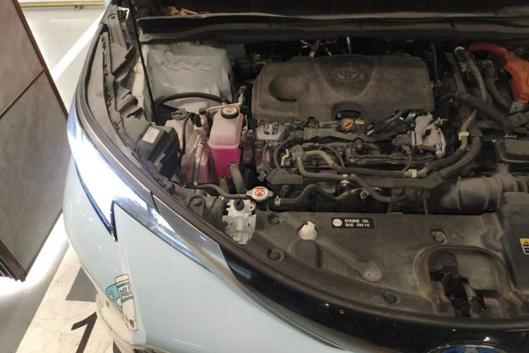 Used Toyota SIENNA  Engine Bay Right