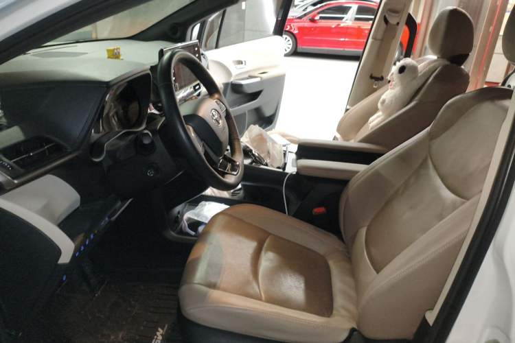 Used Toyota SIENNA  Left Front Seat