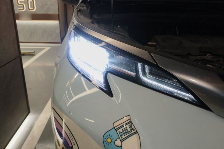 Used Toyota SIENNA  Right Front Headlight