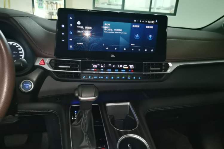 Used Toyota SIENNA 2021 2.5L Hybrid Platinum Edition Audio And AC Panel