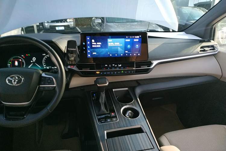 Used Toyota SIENNA 2021 2.5L Hybrid Ultimate Edition Audio And AC Panel