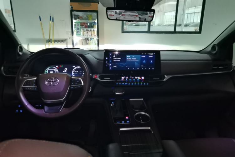 Used Toyota SIENNA 2021 2.5L Hybrid Platinum Edition Center Console
