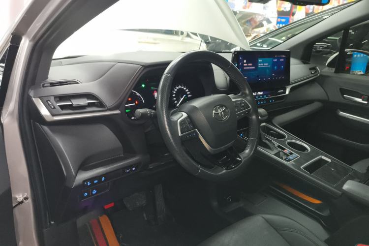 Used Toyota SIENNA 2021 2.5L Hybrid Premium Edition Center Console