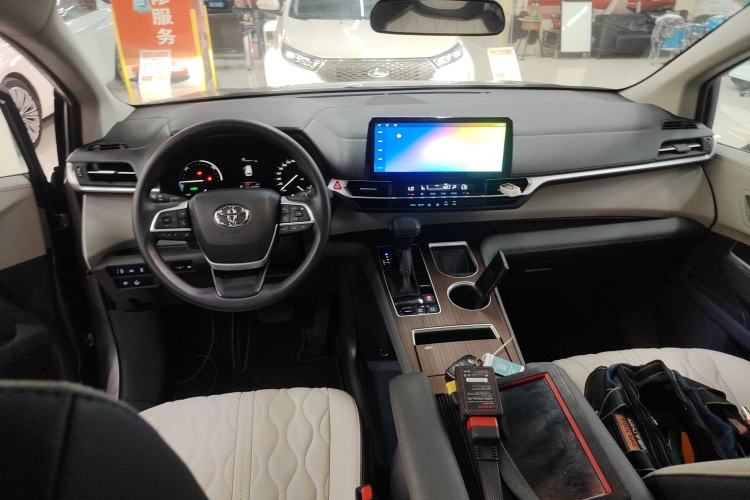 Used Toyota SIENNA 2021 2.5L Hybrid Comfort Edition Center Console