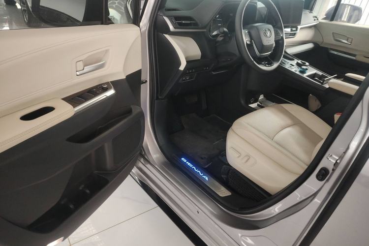 Used Toyota SIENNA 2021 2.5L Hybrid Premium Edition Driver Seat