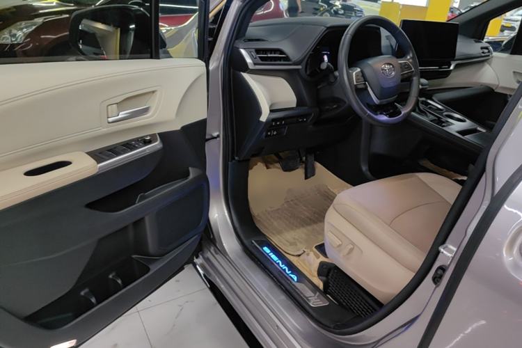 Used Toyota SIENNA 2021 2.5L Hybrid Premium Edition Driver Seat