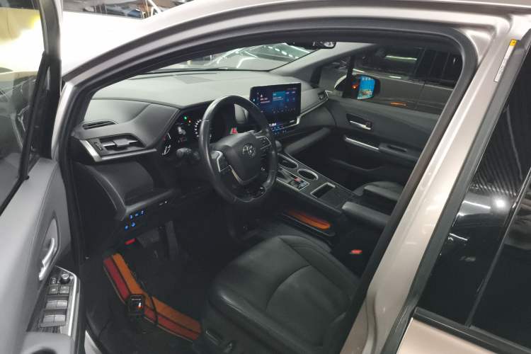 Used Toyota SIENNA 2021 2.5L Hybrid Premium Edition Driver Seat