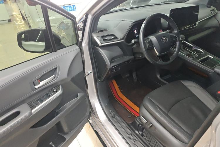 Used Toyota SIENNA 2021 2.5L Hybrid Premium Edition Driver Seat