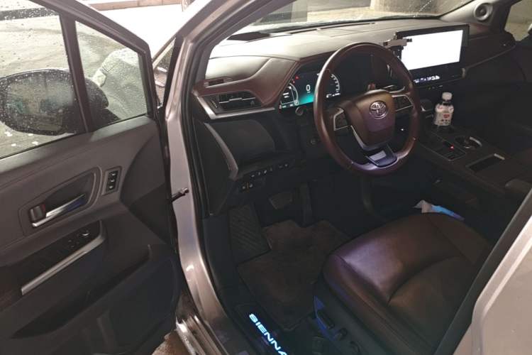 Used Toyota SIENNA 2021 2.5L Hybrid Platinum Edition Driver Seat