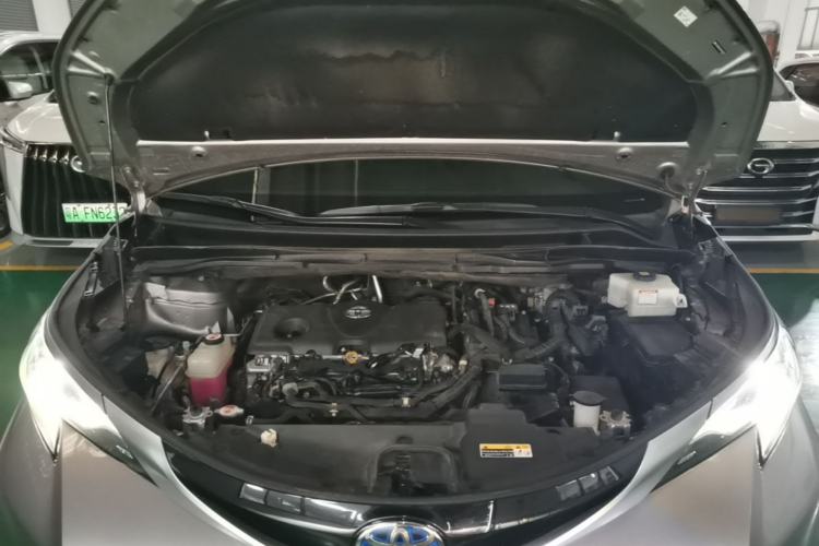 Used Toyota SIENNA 2021 2.5L Hybrid Platinum Edition Engine Bay