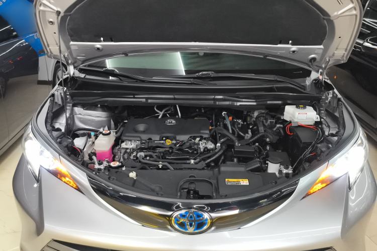 Used Toyota SIENNA 2021 2.5L Hybrid Premium Edition Engine Bay