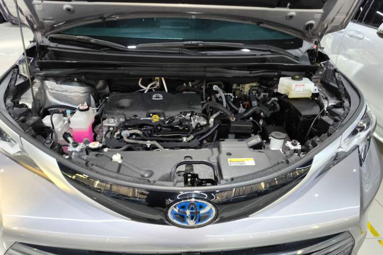 Used Toyota SIENNA 2021 2.5L Hybrid Premium Edition Engine Bay