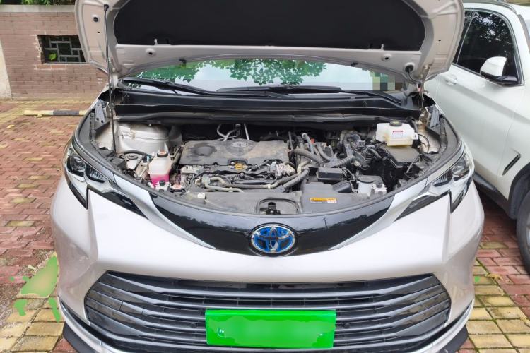 Used Toyota SIENNA 2021 2.5L Hybrid Premium Edition Engine Bay