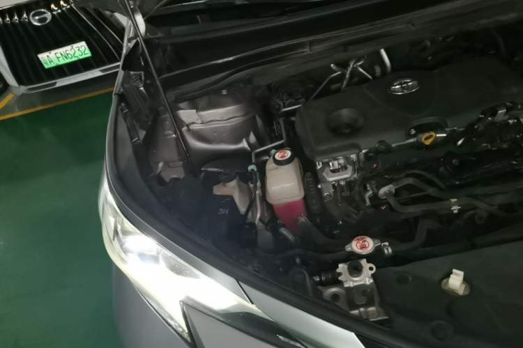 Used Toyota SIENNA 2021 2.5L Hybrid Platinum Edition Engine Bay Right