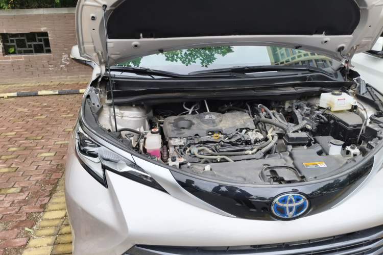 Used Toyota SIENNA 2021 2.5L Hybrid Premium Edition Engine Bay Right