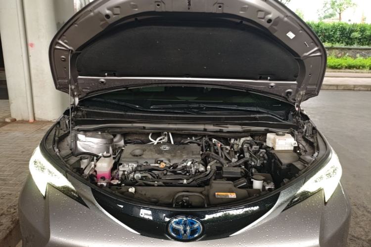 Used Toyota SIENNA 2021 2.5L Hybrid Platinum Edition Engine Bay
