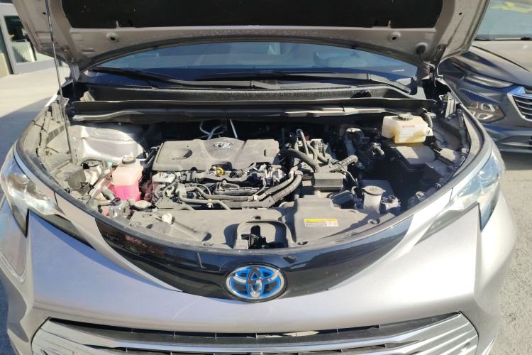 Used Toyota SIENNA 2021 2.5L Hybrid Platinum Edition Engine Bay