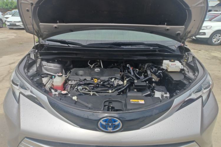 Used Toyota SIENNA 2021 2.5L Hybrid Platinum Edition Engine Bay