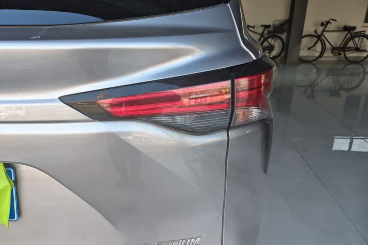 Used Toyota SIENNA 2021 2.5L Hybrid Platinum Edition Exterior 1