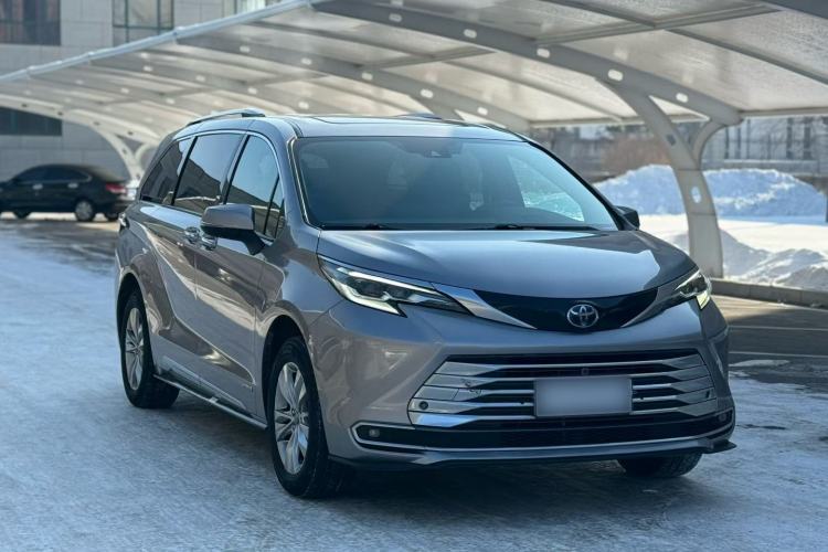 Used Toyota SIENNA 2021 2.5L Hybrid Platinum Edition Exterior 2
