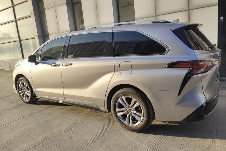 Used Toyota SIENNA 2021 2.5L Hybrid Platinum Edition Exterior 3