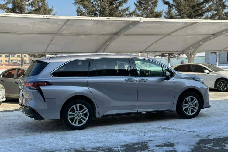 Used Toyota SIENNA 2021 2.5L Hybrid Platinum Edition Exterior 3
