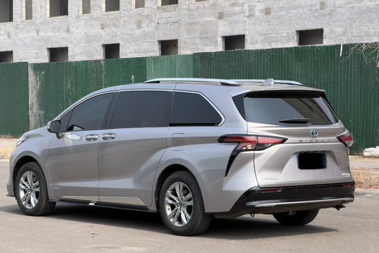 Used Toyota SIENNA 2021 2.5L Hybrid Platinum Edition Exterior 4