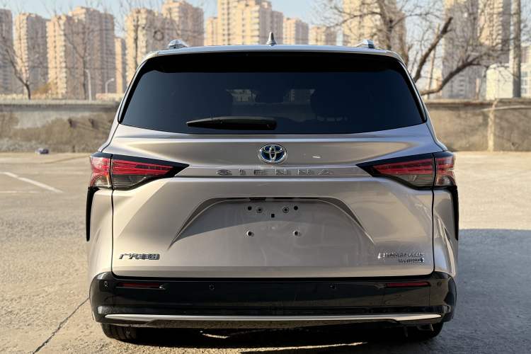 Used Toyota SIENNA 2021 2.5L Hybrid Ultimate Edition Exterior 4