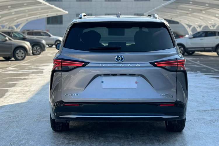 Used Toyota SIENNA 2021 2.5L Hybrid Platinum Edition Exterior 4