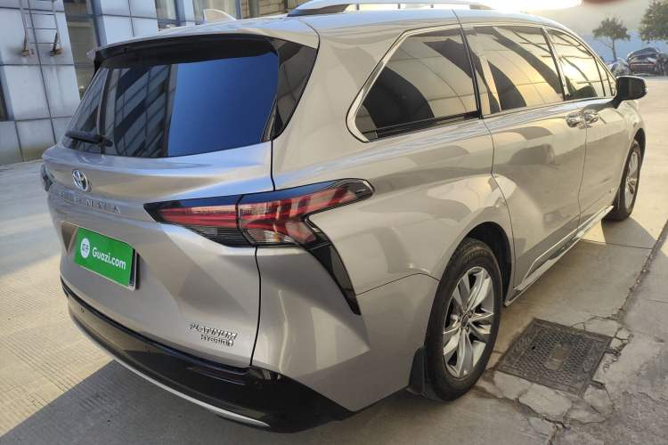 Used Toyota SIENNA 2021 2.5L Hybrid Platinum Edition Exterior 5