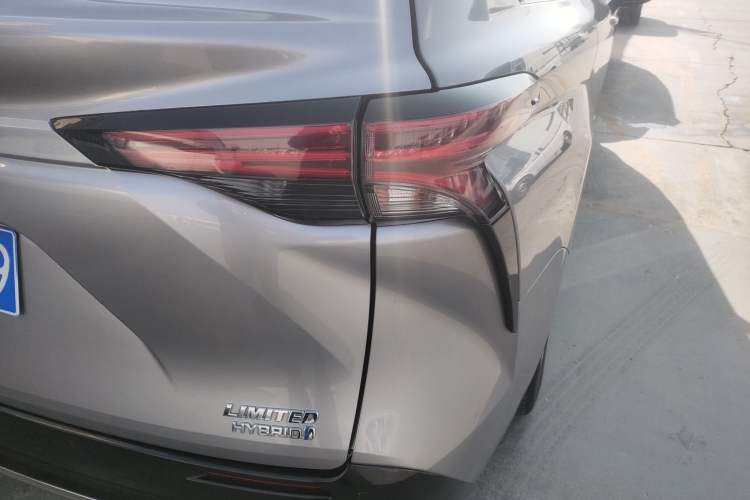 Used Toyota SIENNA 2021 2.5L Hybrid Premium Edition Exterior 6