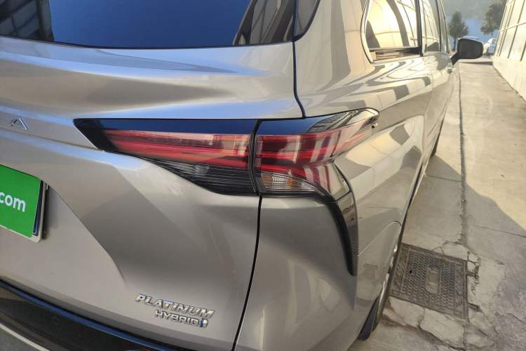 Used Toyota SIENNA 2021 2.5L Hybrid Platinum Edition Exterior 6