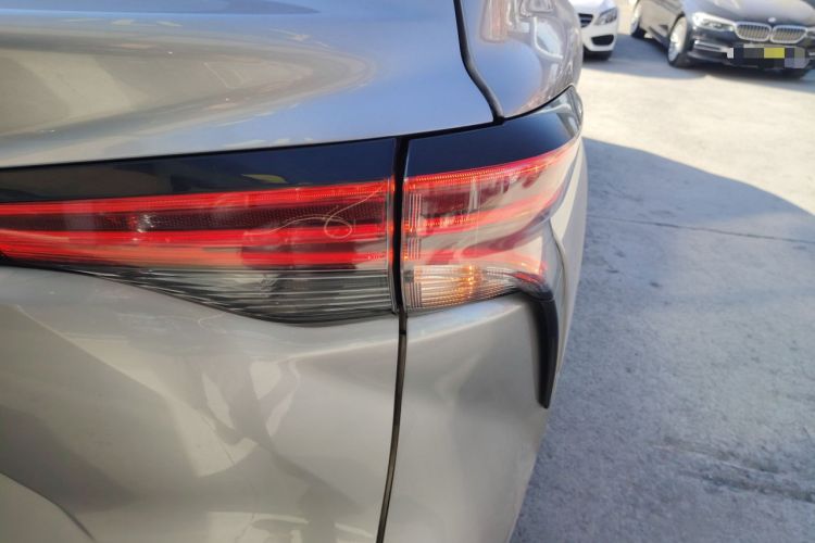 Used Toyota SIENNA 2021 2.5L Hybrid Platinum Edition Exterior 6