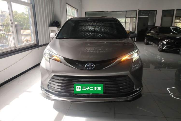 Used Toyota SIENNA 2021 2.5L Hybrid Premium Edition Front