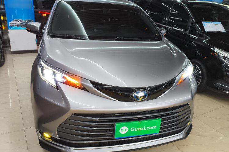 Used Toyota SIENNA 2021 2.5L Hybrid Premium Edition Front