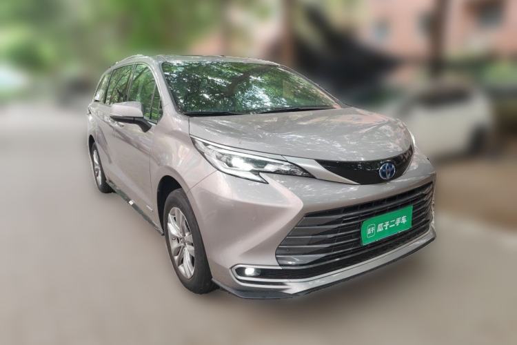 Used Toyota SIENNA 2021 2.5L Hybrid Ultimate Edition Front Right 45 Deg