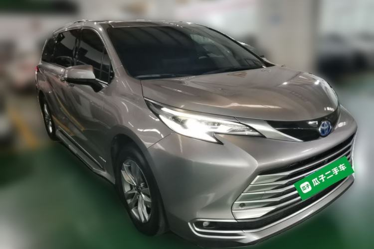 Used Toyota SIENNA 2021 2.5L Hybrid Platinum Edition Front Right 45 Deg