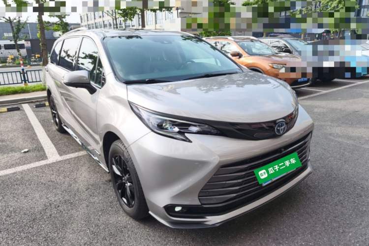 Used Toyota SIENNA 2021 2.5L Hybrid Ultimate Edition Front Right 45 Deg