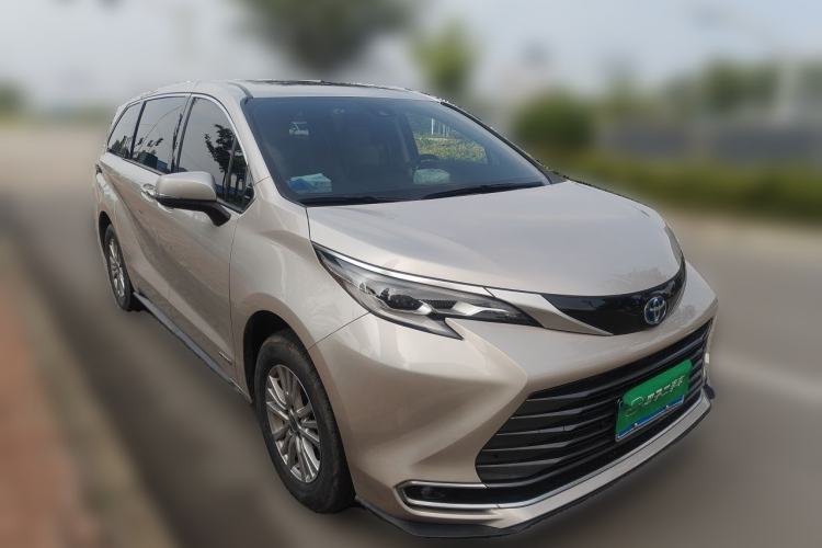 Used Toyota SIENNA 2021 2.5L Hybrid Luxury Edition Front Right 45 Deg